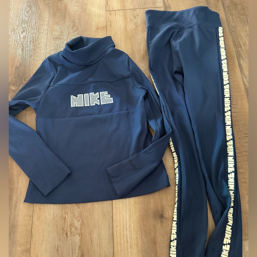 Nike long sleeve logo and leggings XS girls G19